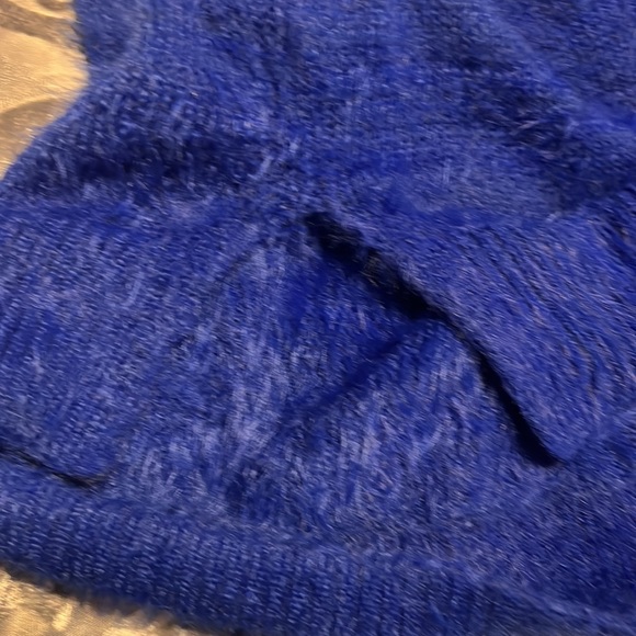 sweater - Picture 6 of 7